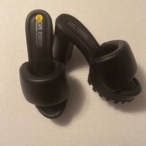 BRAND NEW CAPE ROBBIN PUFFER HEELS